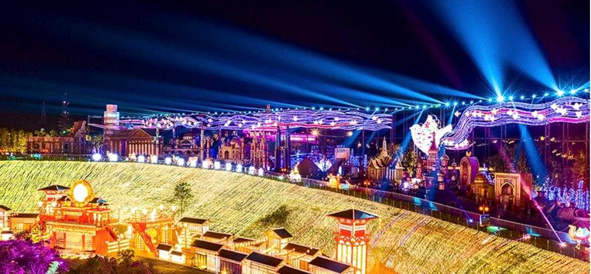 自贡灯会即将迈向中国第三届国际进口博览会，自贡彩灯点亮夜上海（图）